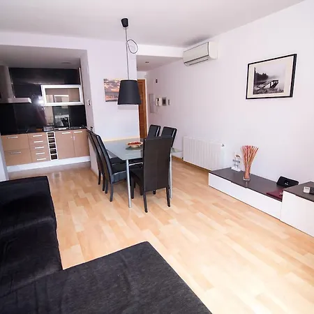 Lucas House By Group Apartman *